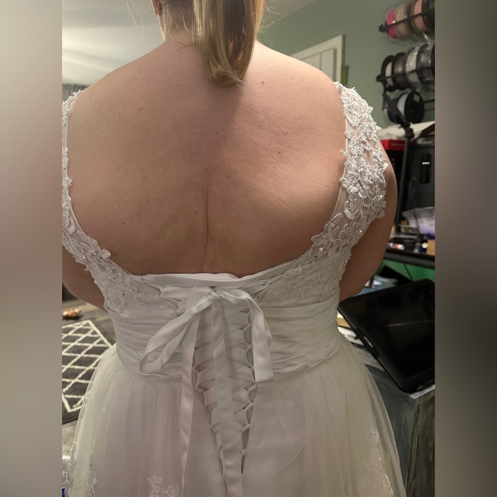 Elegant short White Wedding Dress - Picture 8 of 11